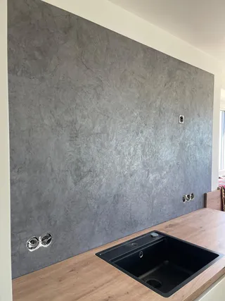 Fugenlose Küchenrückwand in Betonoptik